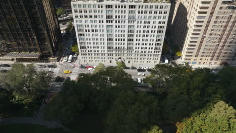 Aerial-view-tilting-in-front-of-a-luxury-condo-on-the-west-coast-of-the-Central-park,-sunny-NYC