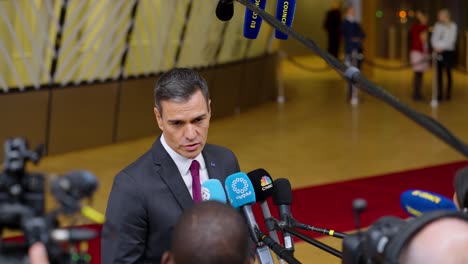 Spanish-Prime-Minister-Pedro-Sánchez-talking-to-a-dark-skinned-journalist-at-the-European-Council-summit-in-Brussels,-Belgium---Medium-shot