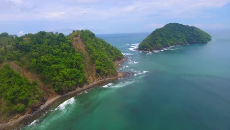 Video-De-Drones-Volando-Por-Islas-En-El-Océano-Pacífico-Frente-A-La-Costa-De-Costa-Rica