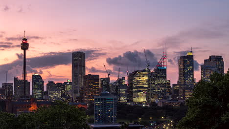Skyline-Von-Sydney,-Australien---Zeitraffer-Von-Sonnenuntergang-Bis-Nacht
