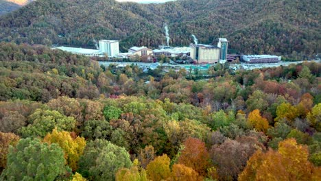 Casino-Harrahs-En-Cherokee-Resort-En-Otoño-Aéreo