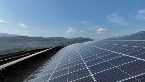 Sonnenkollektoren-Erzeugen-Nachhaltige-Grüne-Energie-Aus-Sonne