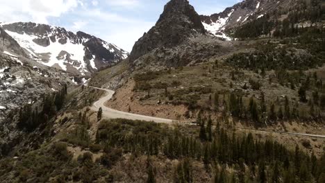 Cautivadoras-Imágenes-Cinematográficas-Del-Parque-Nacional-De-Yosemite-Capturadas-Desde-Un-Dron,-Que-Muestran-Picos-Nevados