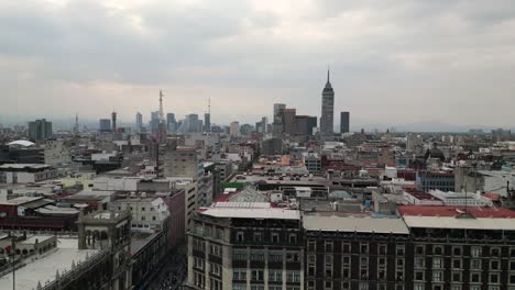 Drohnenvideo-Der-Innenstadt-Von-Mexiko-Stadt-Mit-Ikonischen-Gebäuden,-Darunter-Dem-Lateinamerikanischen-Turm