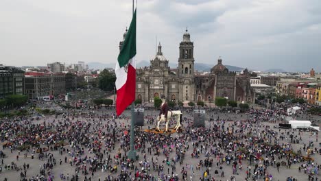 Bewölkter-Tag-Luftperspektive-Der-Kathedrale-Von-Mexiko-Stadt-Am-Tag-Der-Toten,-Monumentale-Hommage