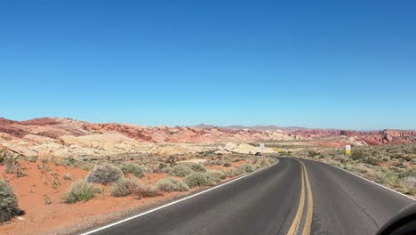 Road-trip-through-Mohave-desert-in-the-Valley-of-Fire-state-park,-Nevada