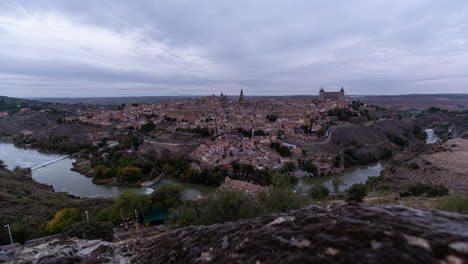 Sonnenuntergang-Panorama-Zeitraffer-Der-Kaiserstadt-Toledo,-Spanien