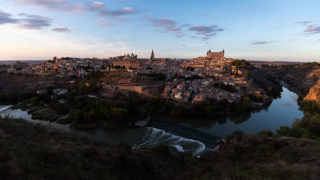 Sonnenuntergang-Panorama-Zeitraffer-Der-Kaiserstadt-Toledo,-Spanien