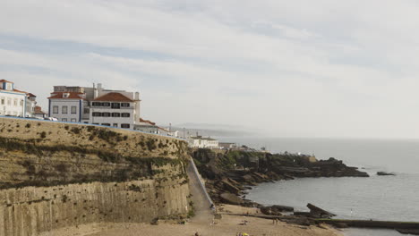 Schöne-Aussicht-Auf-Eine-Strandstadt-Ericeira,-Portugal