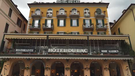 Luxurious-Hotel-in-Bellagio-Town-near-Lake-Como-on-Gloomy-Day