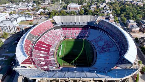 Luftaufnahme-Hoch-über-Dem-Bryant-Denny-Stadion-In-Tuscaloosa,-Alabama