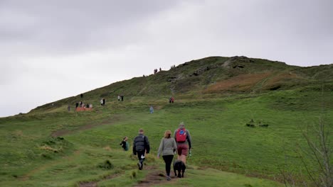 Groups-of-walkers,-all-making-their-way-to-the-summit-of-the-Malvern-Hills