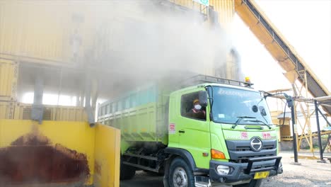 Process-of-pouring-the-mixed-and-homogeneous-aggregate-into-the-transport-truck-by-opening-the-opening-door-at-the-bottom-of-the-mixer-with-hydraulic-control-at-the-Asphalt-Mixing-Plant-factory