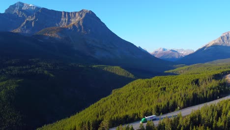 Spektakuläre-Aussicht-Auf-Die-Kanadischen-Rocky-Mountains-Vom-Banff-Nationalpark-Kanada