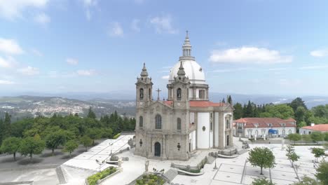 Luftaufnahme-Des-Historischen-Heiligtums-Unserer-Lieben-Frau-Von-Sameiro-In-Braga,-Nordportugal