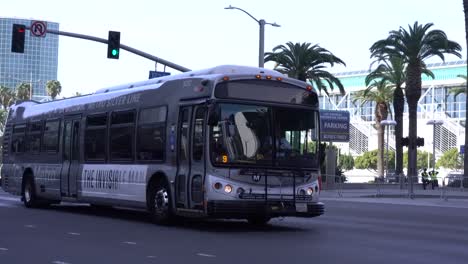 Rip-Autobús-Del-Metro-De-Kobe-Pasando-Por