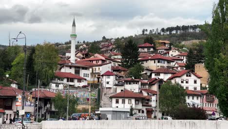 Sarajevo:-Reisen,-Sarajevo,-Historische-Stätten,-Erkunden,-Sonnenuntergang,-Bosnien-Und-Herzegowina,-Teleobjektiv,-Stadtbild,-Lateinerbrücke,-Malerischer-Spaziergang