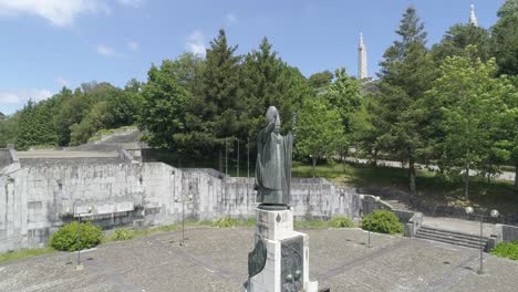 Pope-John-Paul-II-statue-in-Santuario-do-Sameiro-Sanctuary-in-Braga,-Portugal