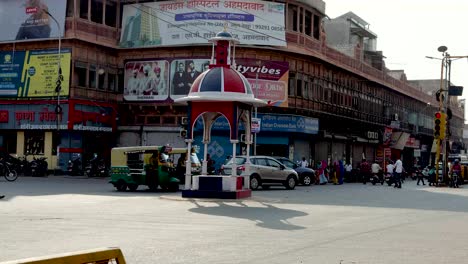 El-Tráfico-Callejero-Concurrido-De-La-Ciudad-En-La-Señal-De-Control-De-Tráfico-Desde-Diferentes-ángulos-Se-Tomó-Un-Video-En-Jodhpur-Rajasthan,-India,-El-6-De-Noviembre-De-2023.