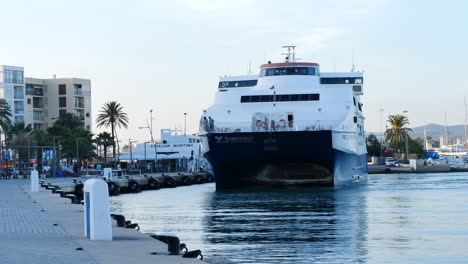 Trasmapi-Ferry-Atraca-En-El-Puerto-De-La-Ciudad-De-Ibiza-Estático