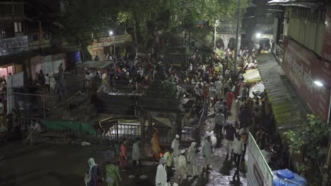 Crowd-of-Hindu-devotees-approaching-Kushavarta-Kund-to-take-a-holy-dip-early-morning-during-the-month-of-Shravana-near-Trimbakeshwar-temple