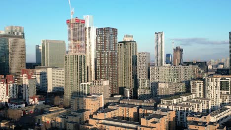 London-CBD-skyline-view-against-blue-sky,-Canary-Wharf-and-Isle-of-Dogs