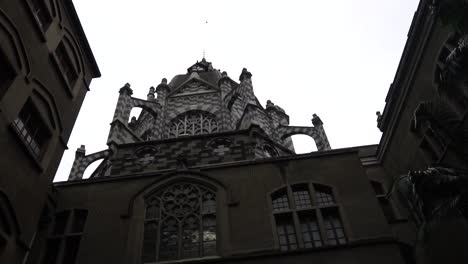 Große-Gotische-Struktur-Eines-Museums-In-Kolumbien