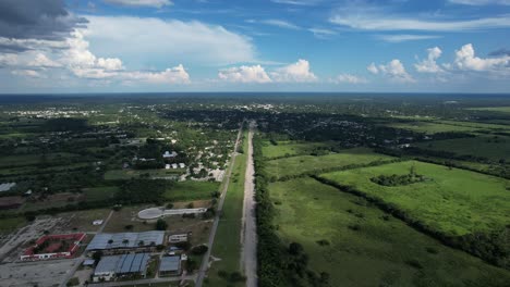 Frontalaufnahme-Einer-Verlassenen-Landebahn-Eines-Flughafens-In-Yucatan,-Mexiko