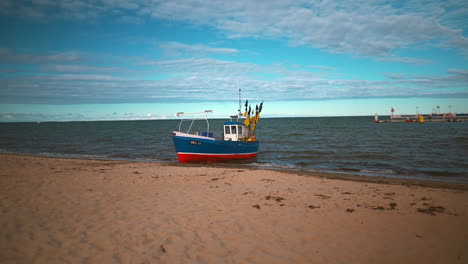 Fishing-boat-slowly-moving-from-the-beach-to-the-sea
