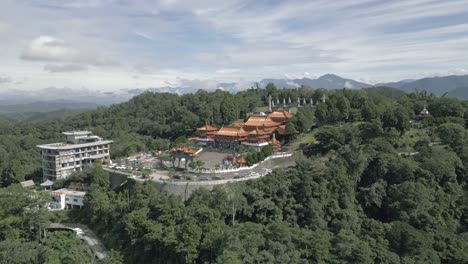 Sol-Luna-Lago-Drone-Vista-Aérea-Templo-Wen-Wu-4k