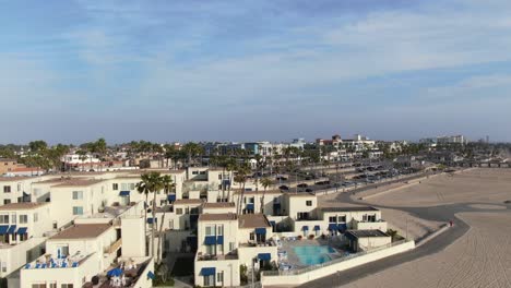 Drone-shot-of-Huntington-Beach-city-condos-and-playground,-California