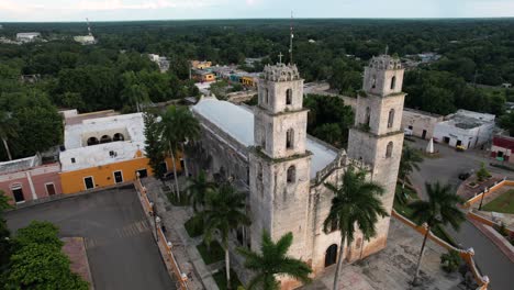 Toma-De-Drone-De-La-Iglesia-Principal-De-Espita-Pueblo-Mágico-En-Yucatán,-México.