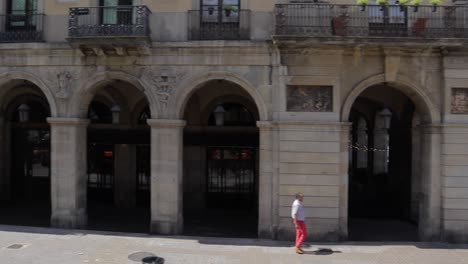 Tráfico-Diurno-En-Las-Calles-De-Barcelona-Desde-Arriba