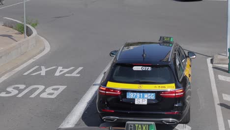 Car-footage-of-Barcelona's-daytime-traffic-close-to-bus-lane