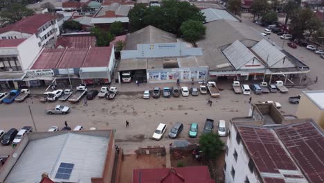 Vídeo-De-Drones-De-Las-Tiendas-Del-Centro-De-Bulawayo,-Zimbabwe