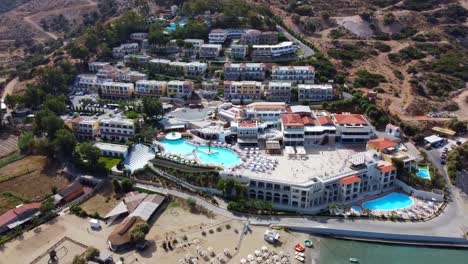 Fodele-Strand--Und-Wasserpark-Ferienort-Auf-Der-Insel-Kreta,-Griechenland,-Luftaufnahme