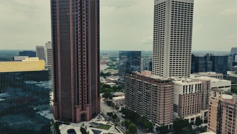 Aerial-panorama-view-of-skyscraper-tower-and-crane-during-cloudy-day-in-Atlanta-Downtown,-Georgia