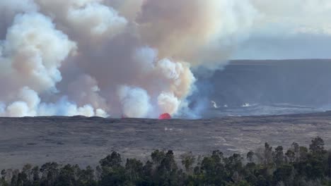 Filmische-Langzeitaufnahme-Des-Kilauea-Kraters-Vom-Vulkanhaus-Aus,-Während-Der-Ausbruch-Am-Ersten-Tag-Im-September-2023-Im-Hawaii-Vulcanes-Nationalpark-Anhält
