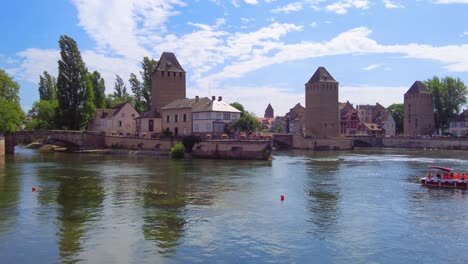 Der-Fluss-Ill-In-Petite-France,-Straßburg,-Elsass