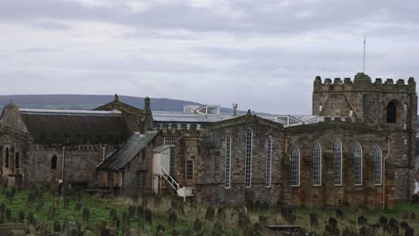Slow-panning-shot-of-the-remaining-cemetery-beside-Whitby-Abbey,-Yorkshire