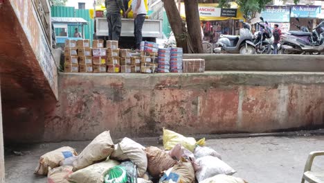 Descarga-De-Mano-De-Obra-Bolsa-Saco-Con-Fuelle-De-Tejido-Polivinílico-Desde-Camioneta---Transporte