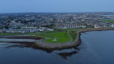 Paisaje-Urbano-De-Galway-En-Una-Amplia-Vista-Panorámica.