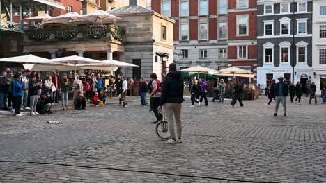 Jonglieren,-Jonglieren,-Jonglieren,-London,-Vereinigtes-Königreich