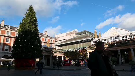 Christmas-Tree-in-November,-Covent-Garden,-London,-United-Kingdom