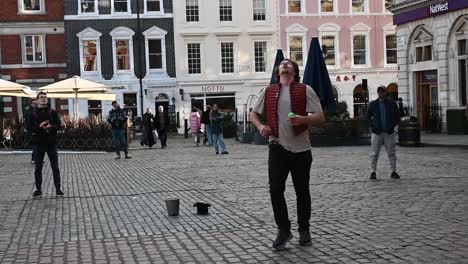 Juggling,-Covent-Garden,-London,-United-Kingdom