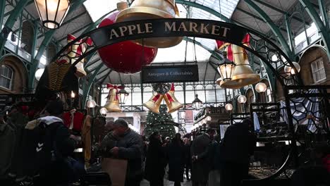 Antigüedades-Y-Coleccionables-Del-Apple-Market,-Londres,-Reino-Unido