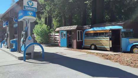 River-Inn-gas-station,-lodging,-restaurant-and-shop-on-Highway-One-California