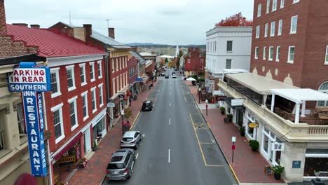 Main-street-of-Lexington,-Virginia