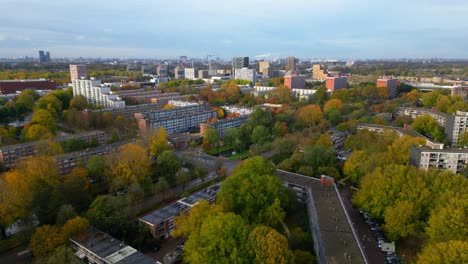 Luftaufnahmen-Des-Niederländischen-Wohnviertels-Nieuwendam-In-Amsterdam,-Feste-Drohne