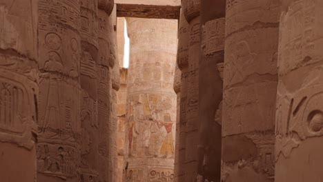 Ancient-egyptian-hieroglyphs-in-karnak-temple,-Luxor-Egypt
